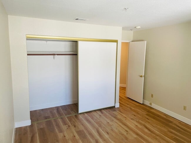 Building Photo - Wonderful 3 Bed 2.5 Bath Townhouse In Mountain View. Beautiful Vinyl Plank Flooring Installed Thr...