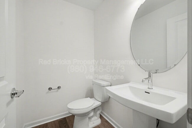 Building Photo - 2007 Hawksworth Ln