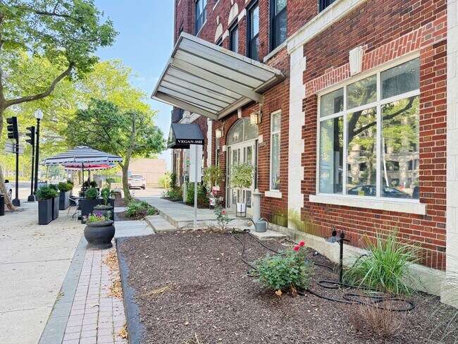 Primary Photo - 881 Lafayette Blvd