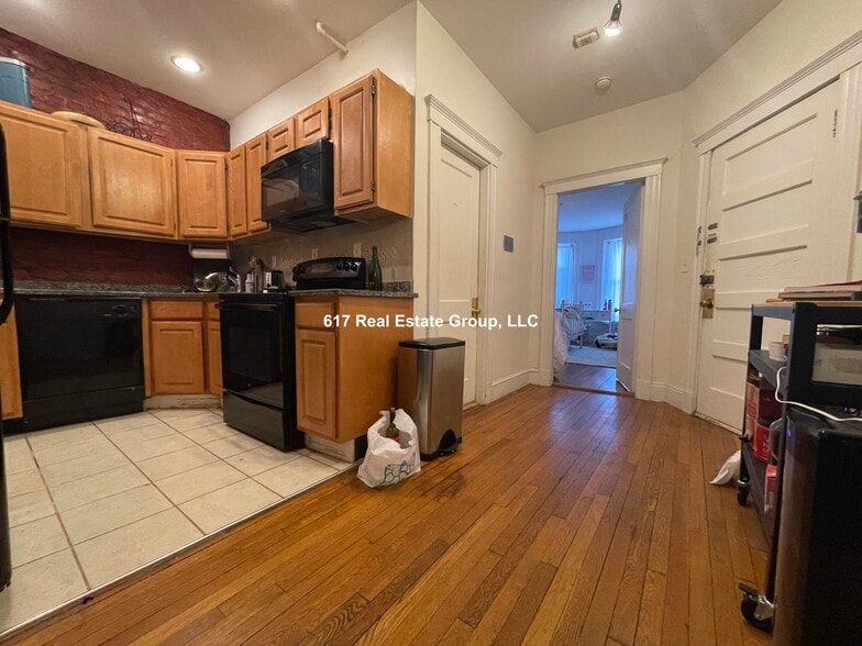 Building Photo - 1122 Commonwealth Ave