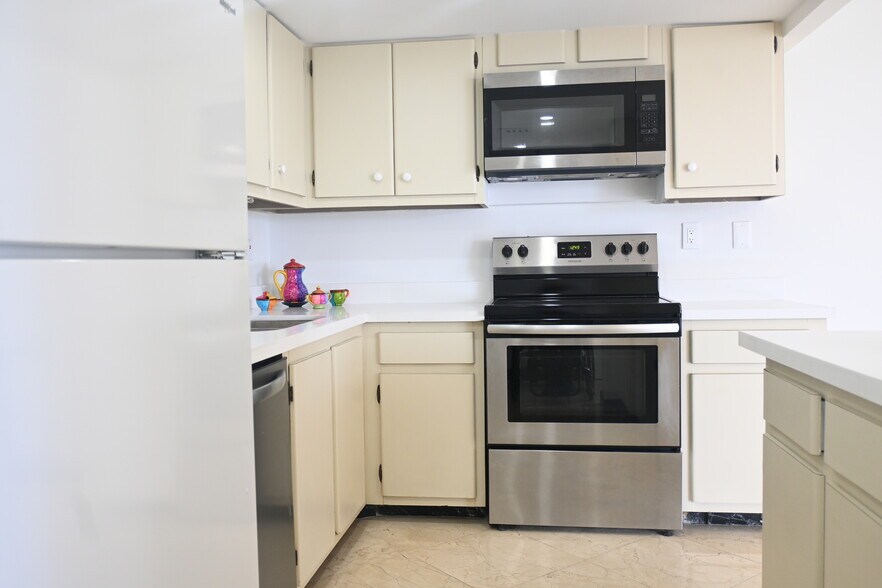Building Photo - 290 174th St