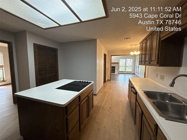 Building Photo - 5943 Cape Coral Dr