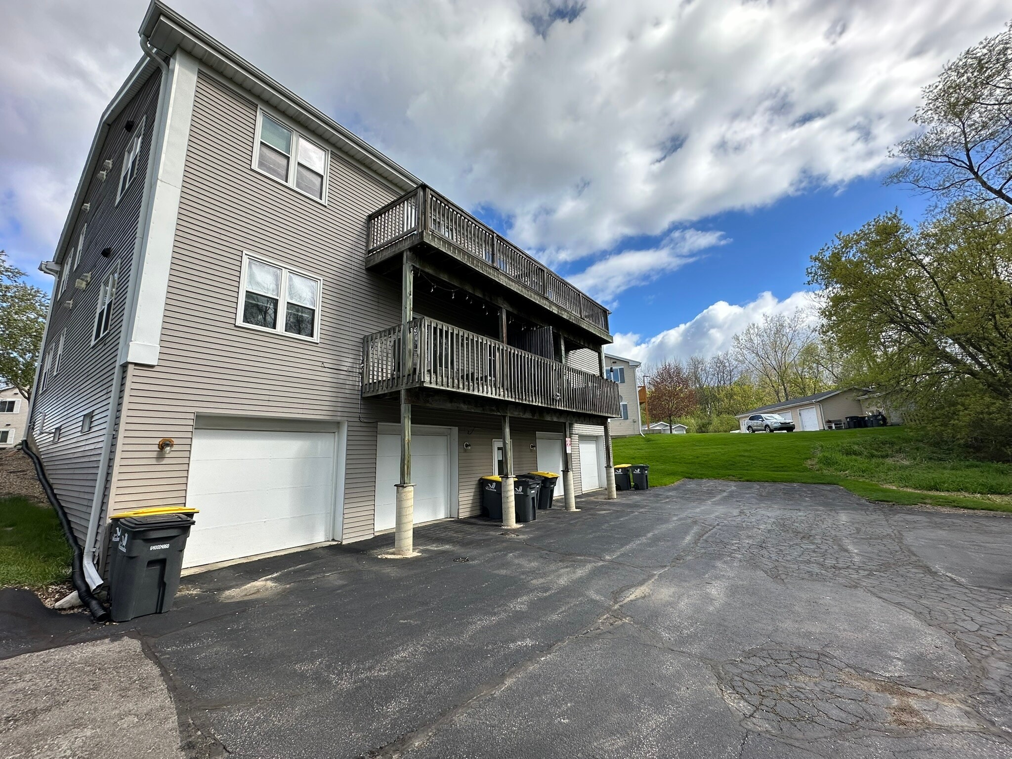 Building Photo - 2046 Cliff Alex Ct S