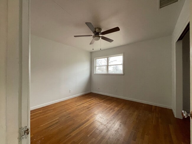 Building Photo - Texas-Style Charm and Comfort – 3-Bed, 2-B...