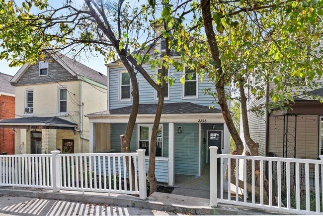 Building Photo - Beautiful Fully Renovated 3 Bedroom Home In Swissvale.  Available Immediately.