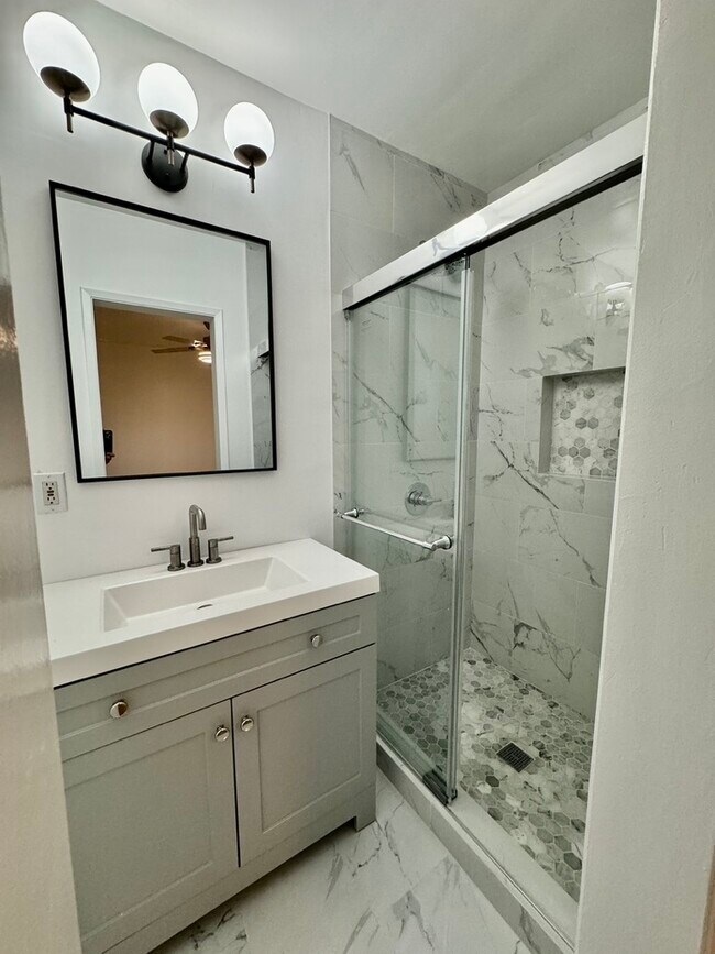 Building Photo - 906 Harkness Ln