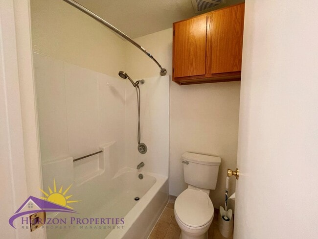 Building Photo - Spacious Two-story 2 Bed 2 Bath 1,564 Sq. Ft. North Sacramento Condo