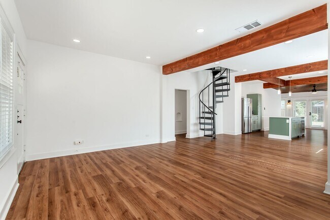 Building Photo - Beautiful Craftsman Style in Junius Heights!