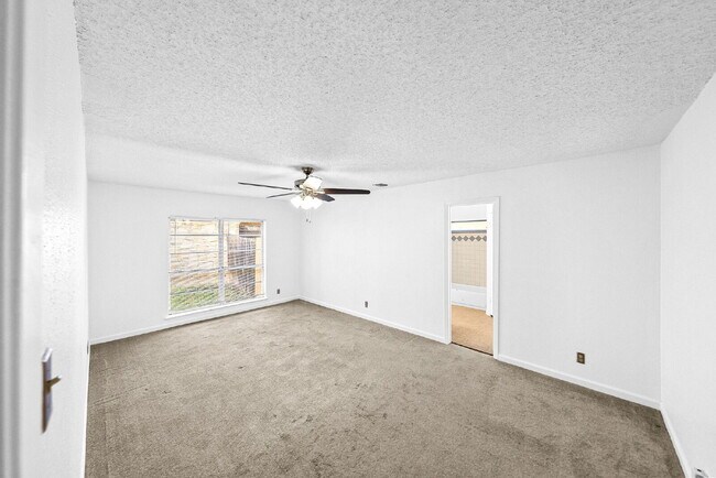 Building Photo - MINUTES FROM LACKLAND, MILES FROM BORING