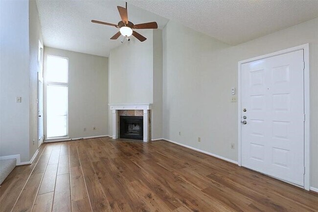 Primary Photo - 10855 Meadowglen Ln