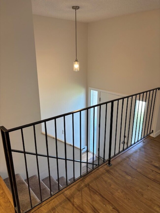 Building Photo - 1324