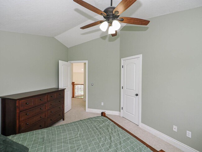 Building Photo - 4 Bedroom, 2.5 bathroom Bluffdale Home