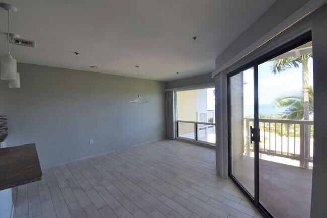 Building Photo - Unfurnished 3 Bedroom 2 Bath Penthouse Condo