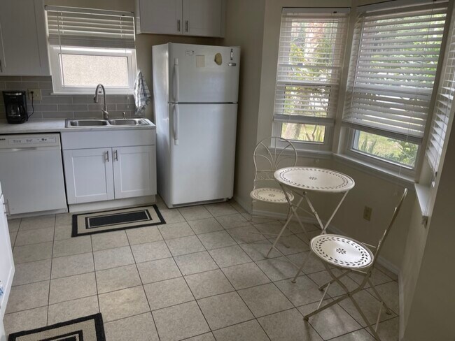 Building Photo - 2734 Ocean Dr