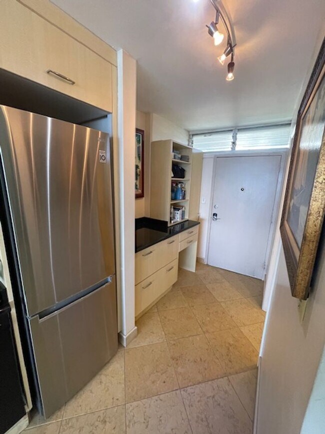 Building Photo - Spectacular Ocean Views - Fully Furnished Studio w/ Parking - San Souci