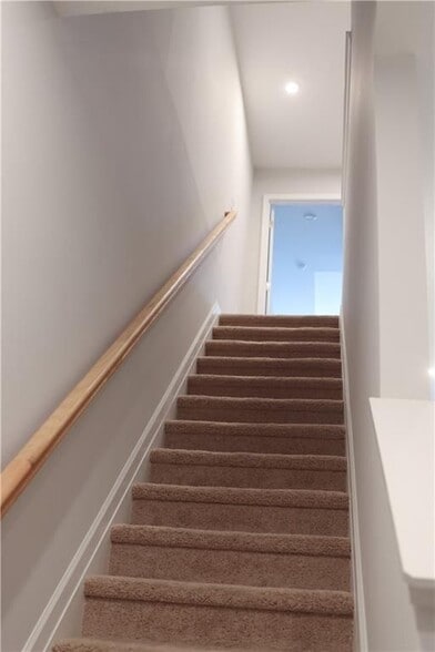 Building Photo - 493 Crown Dr