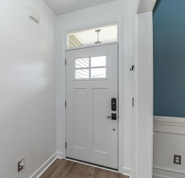 Building Photo - SPACIOUS Newer Construction Home in Pikevi...