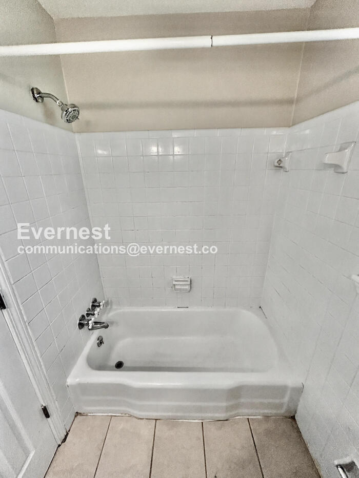 Building Photo - 841 Frederica St NE