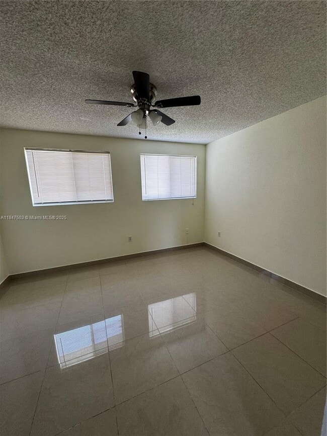 Building Photo - 863 Crystal Lake Dr