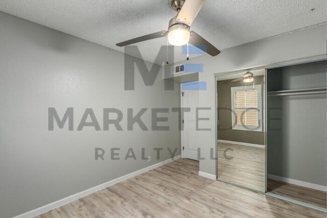 Building Photo - 3Bed/2Bath House at 7th/101! JOIN THE WAIT...