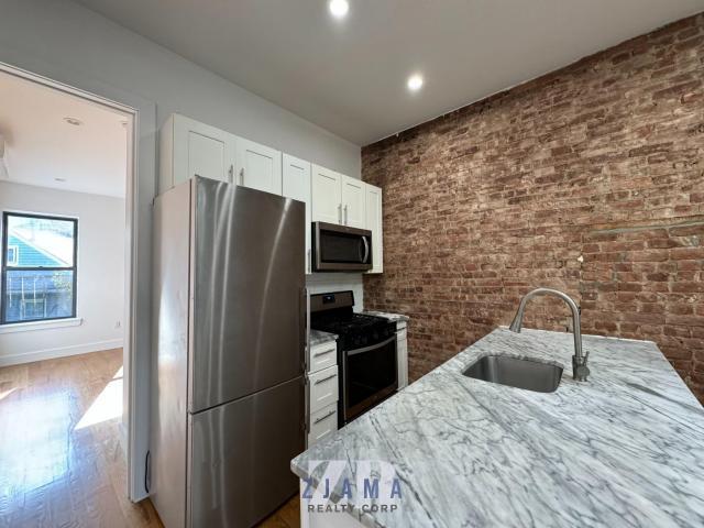 Building Photo - 4 bedroom in BROOKLYN NY 11210