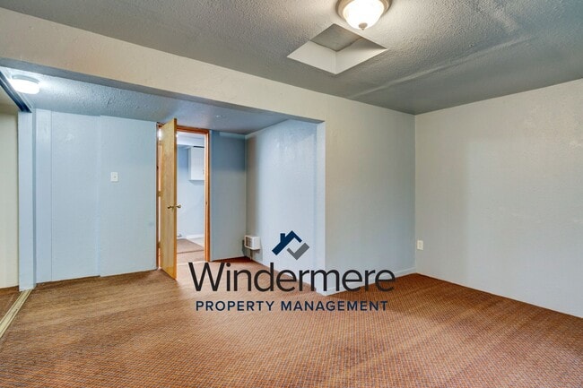 Building Photo - Private 2 bed 2 bath home