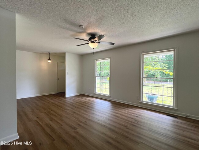 Building Photo - 5205 Dakota Ct