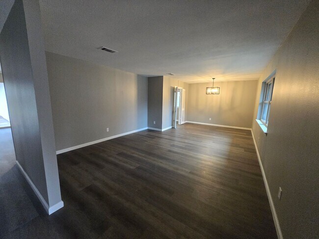 Building Photo - 2012 Ebbtide Ln