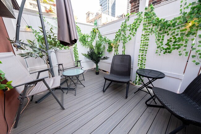 Building Photo - 328 E 74th St