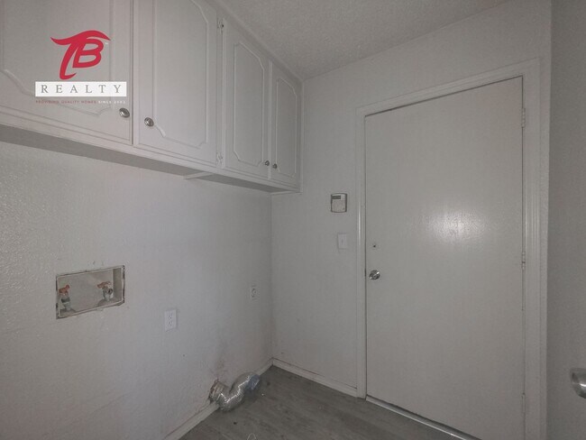 Building Photo - 6811 Lyrewood Ln