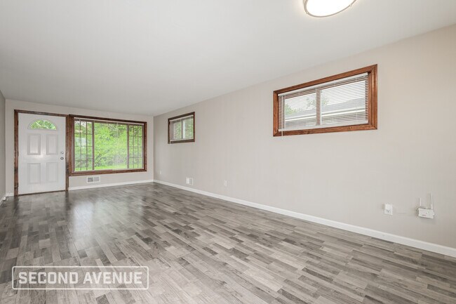 Building Photo - 219 Garden City Dr