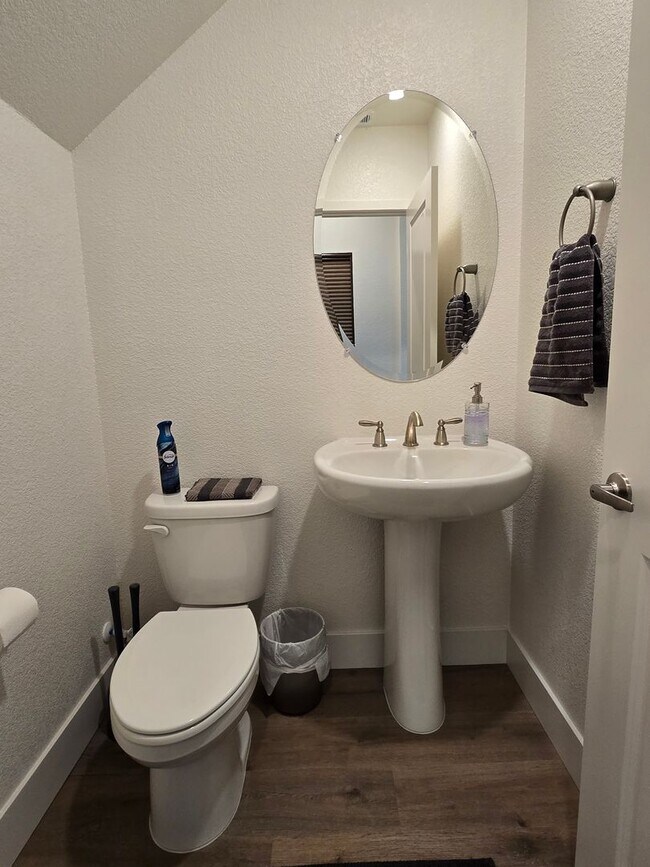 Building Photo - Newer 2 story home in Stonebrook Village- ...