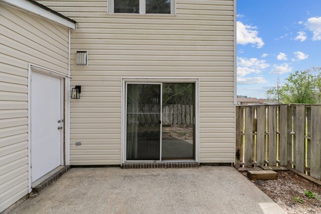 Building Photo - 21 Donnell Ave