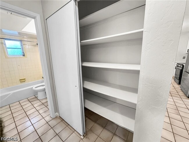 Building Photo - 206 SE 46th Ter