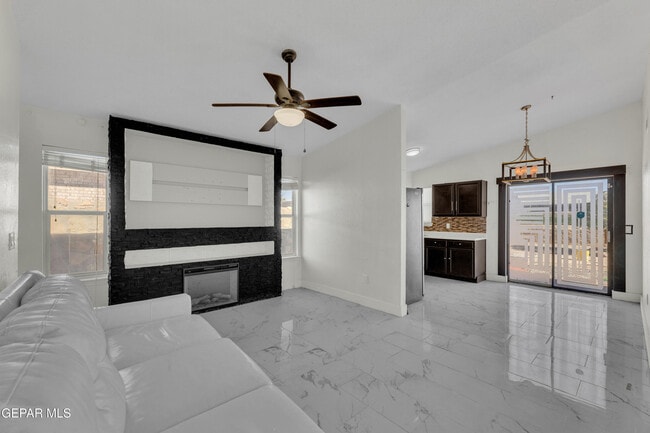 Building Photo - 536 Achim Dr