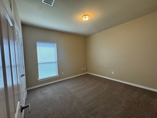 Building Photo - Beautiful 4 Bed/3 Bath Home For Lease In Z...
