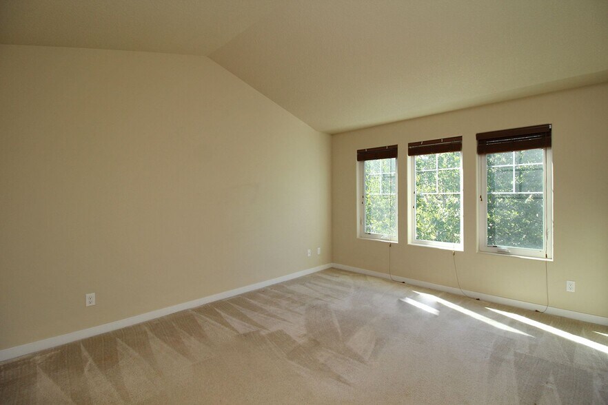 Building Photo - 420 SW 204th Terrace