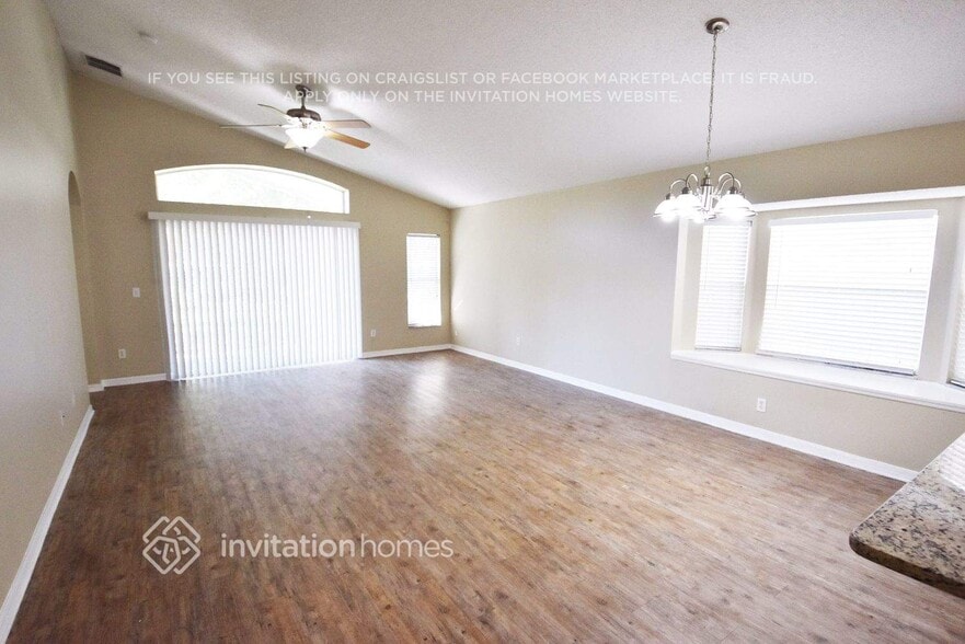 Building Photo - 5581 Los Palma Vista Dr