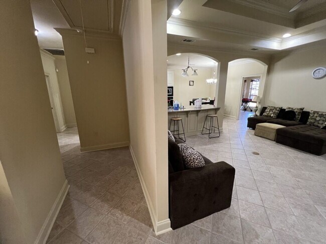 Building Photo - Beautifully Furnished 4-Bedroom Home in Zachary's Audubon Lakes!