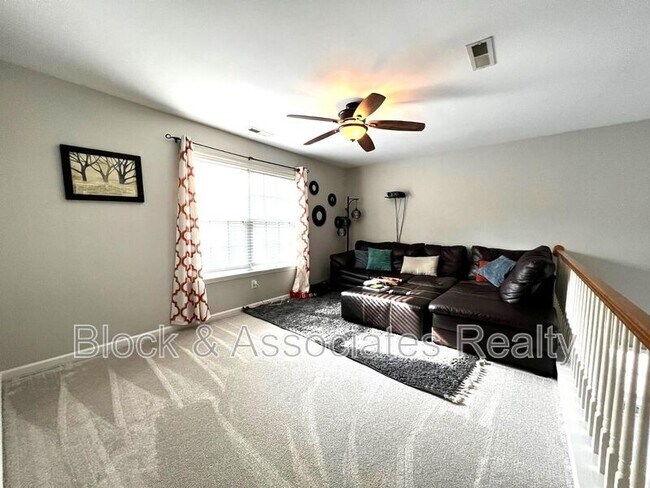 Building Photo - 7925 Strawberry Meadows St