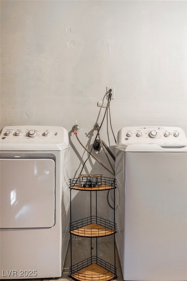 Building Photo - 425 Golden Valley Dr