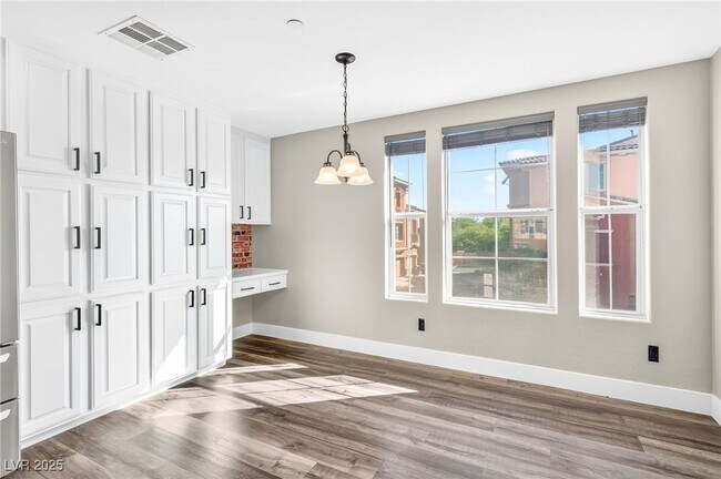 Building Photo - 10091 Sand Key St