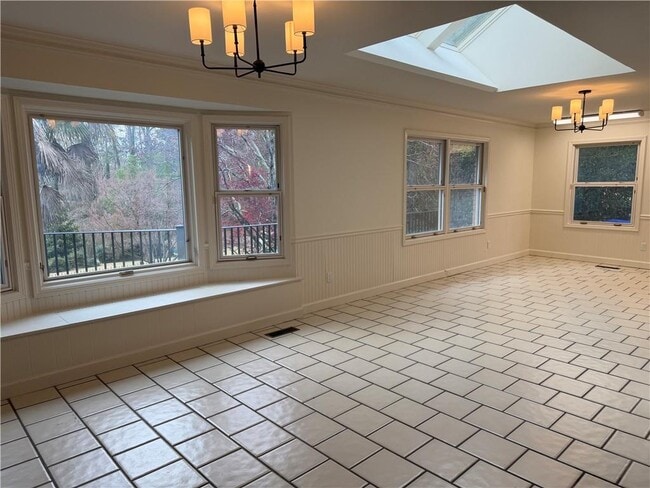 Building Photo - 2850 Cravey Dr NE