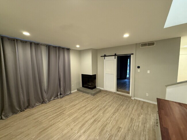 Building Photo - 7522 Holly Hill Dr