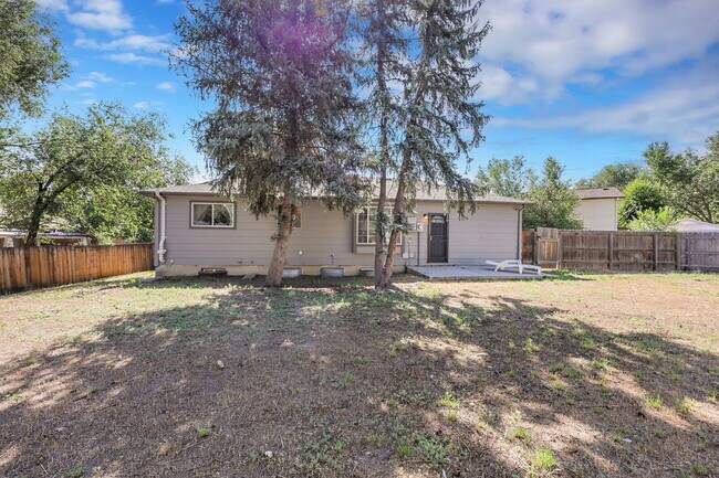 Building Photo - $2,295 - 4 Bed, 2 Bath Home in CO Springs ...