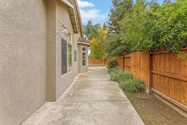 Building Photo - 2921 Garzellis Way