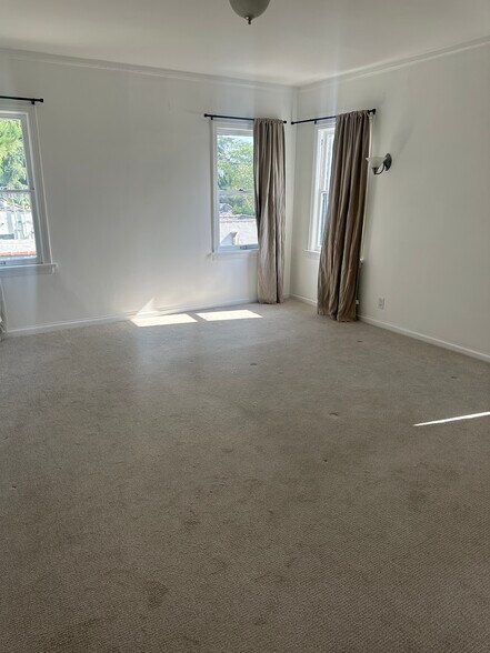 Bedroom - 612 N Plymouth Blvd