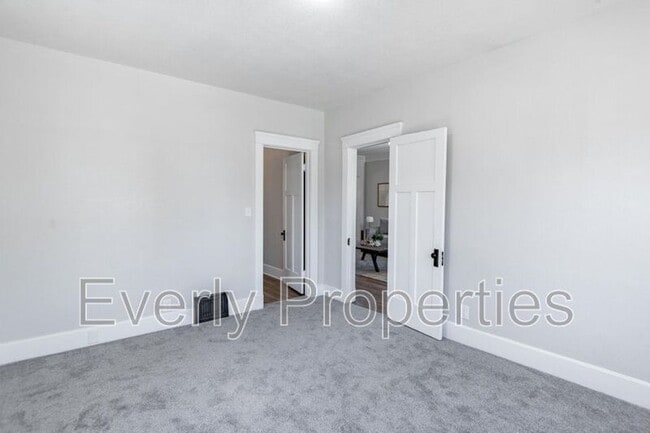 Building Photo - 1025 Yout St