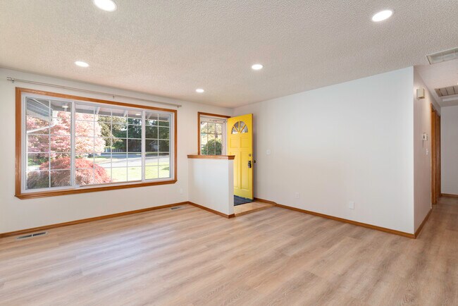 Building Photo - 12920 SE 157th Pl