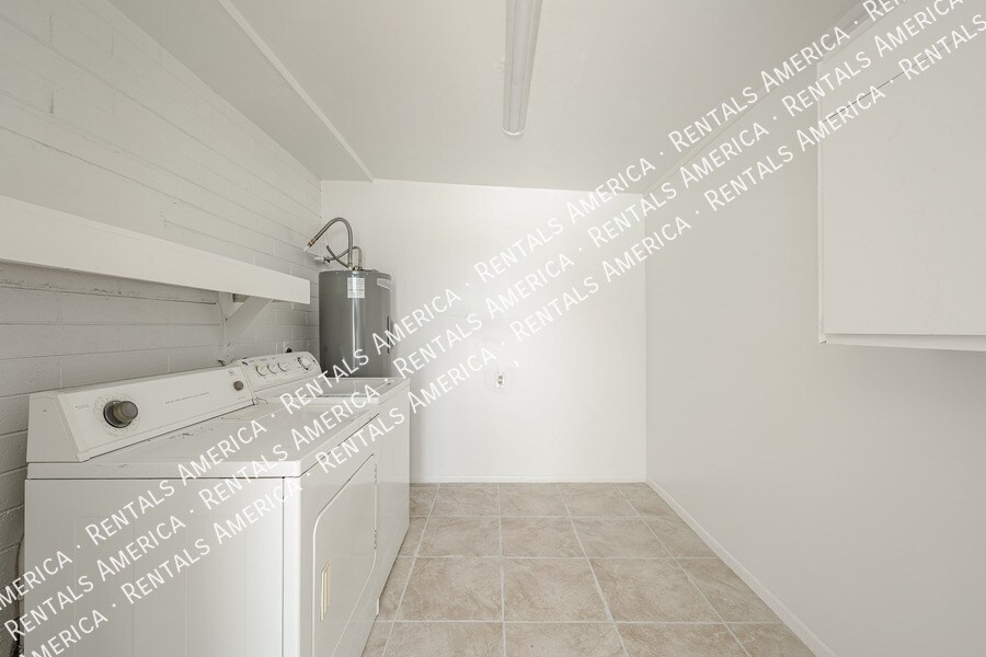 Building Photo - 410 N Ironwood-